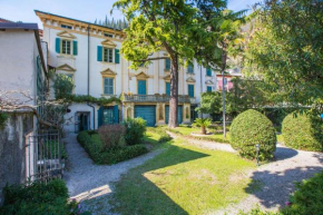 Il Batti apartment water front and private beach Toscolano Maderno